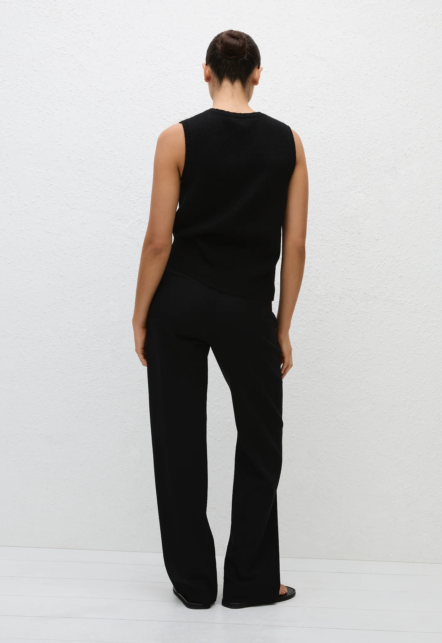 Cashmere Crew Vest - Black - Image 4