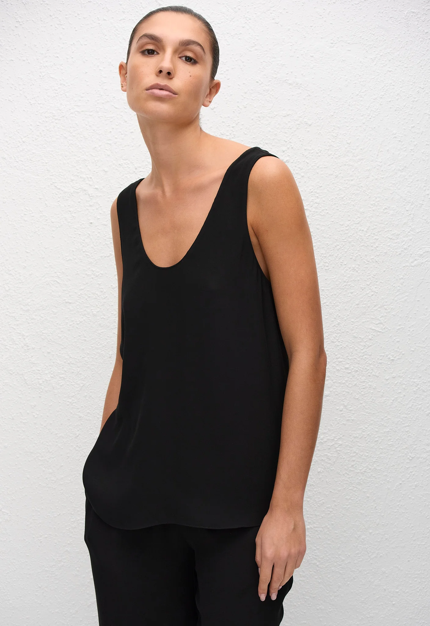 Fluid Scoop Tank - Black - Image 2