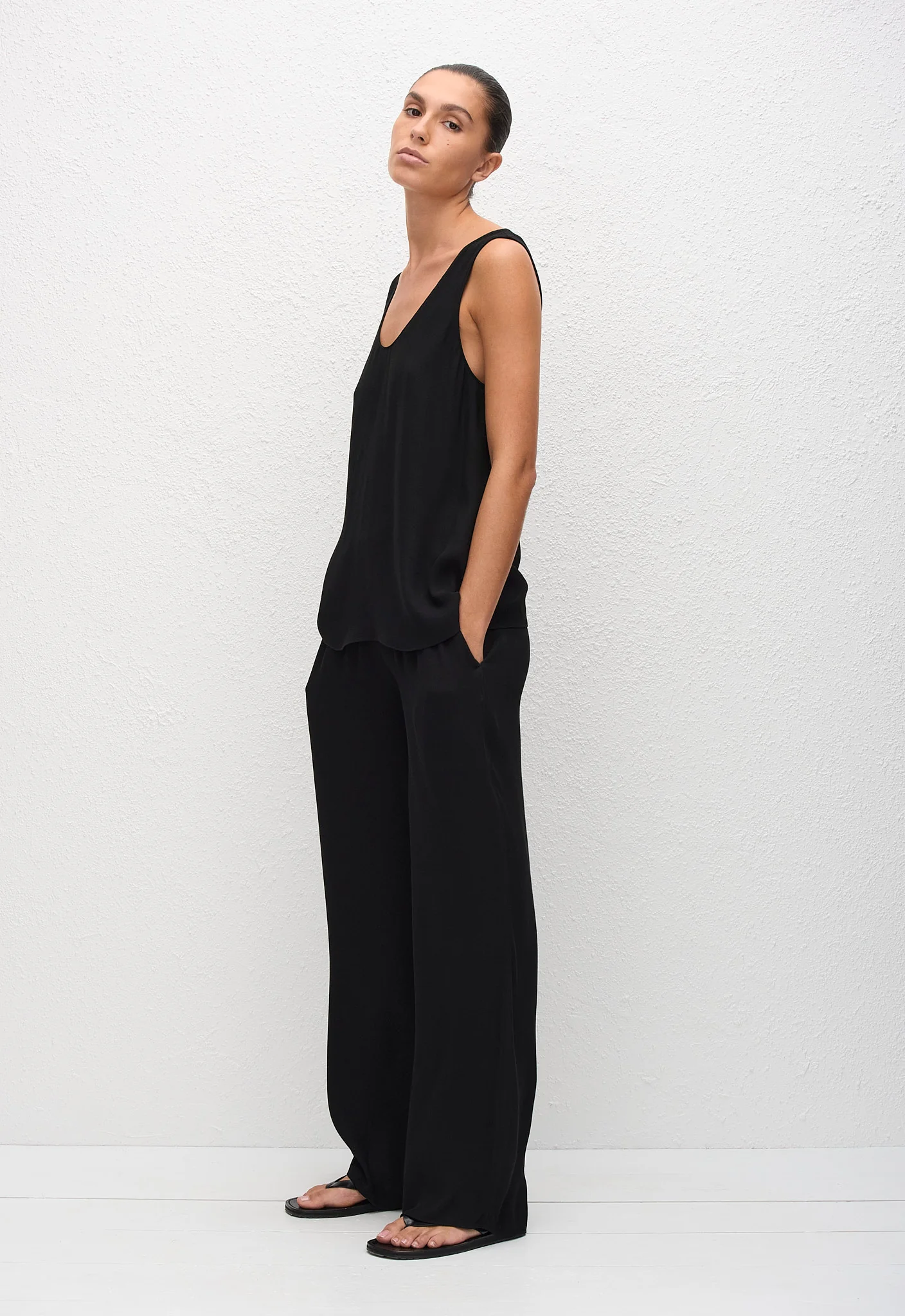 Fluid Scoop Tank - Black - Image 4